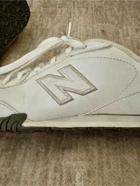 New Balance White Leather Sneaker Cheer Shoes, Women's 8